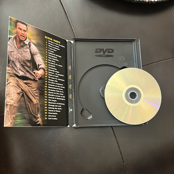 Collateral Damage DVD. Arnold Schwarzenegger movie - Picture 3 of 4